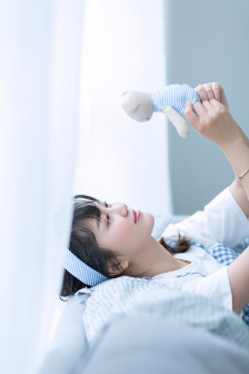 老卫把船开到河中心的故事